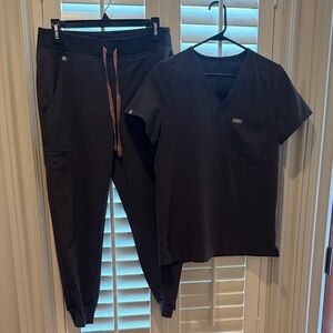 Figs Charcoal Jogger Scrub Set